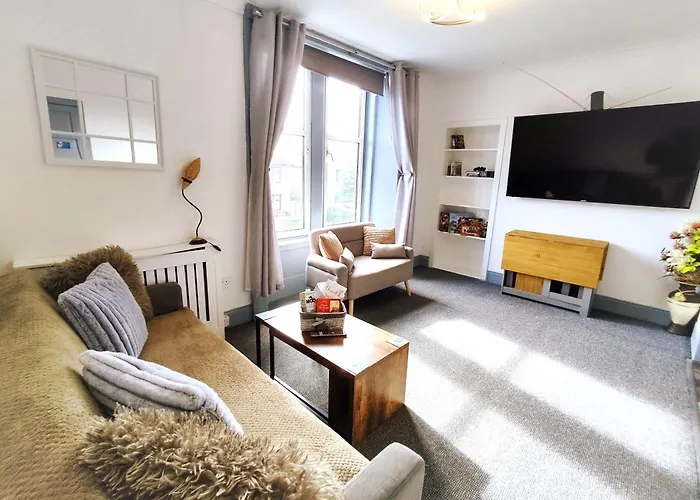 Dundee Football Stadium Apartment - 2 Bedrooms - Large Tv\'S In All Rooms - Smart Light - Wifi - Street Parking -