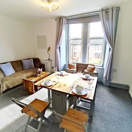 Dundee Football Stadium Apartment - 2 Bedrooms - Large Tv'S In All Rooms - Smart Light - Wifi - Street Parking - Exterior foto