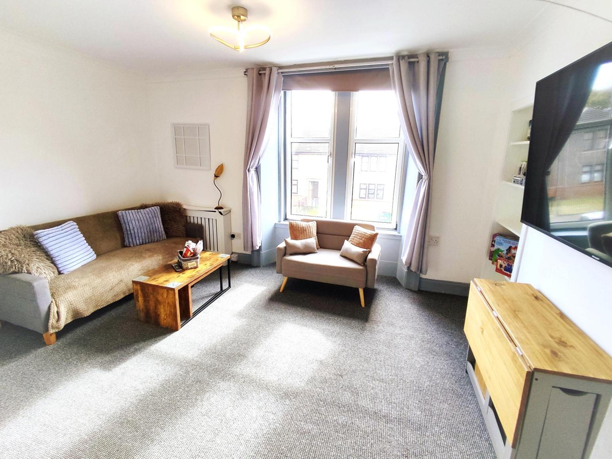 Football Stadium - 2 Bedrooms - Large Tv's In - Smart Light - Wifi - Street Parking - Apartment
